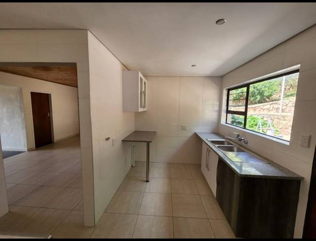5 BEDROOM HOUSE FOR SALE IN KLOOFENDAL